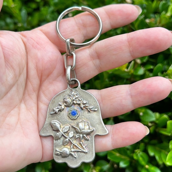 VINTAGE LARGE HAMSA HAND KEYCHAIN JEWISH HEBREW TRAVELER PRAYER HOLY LAND ISRAEL - Picture 1 of 16